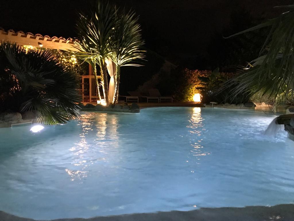 Chambre D'Hotes "Le Village" Villenouvelle Esterno foto